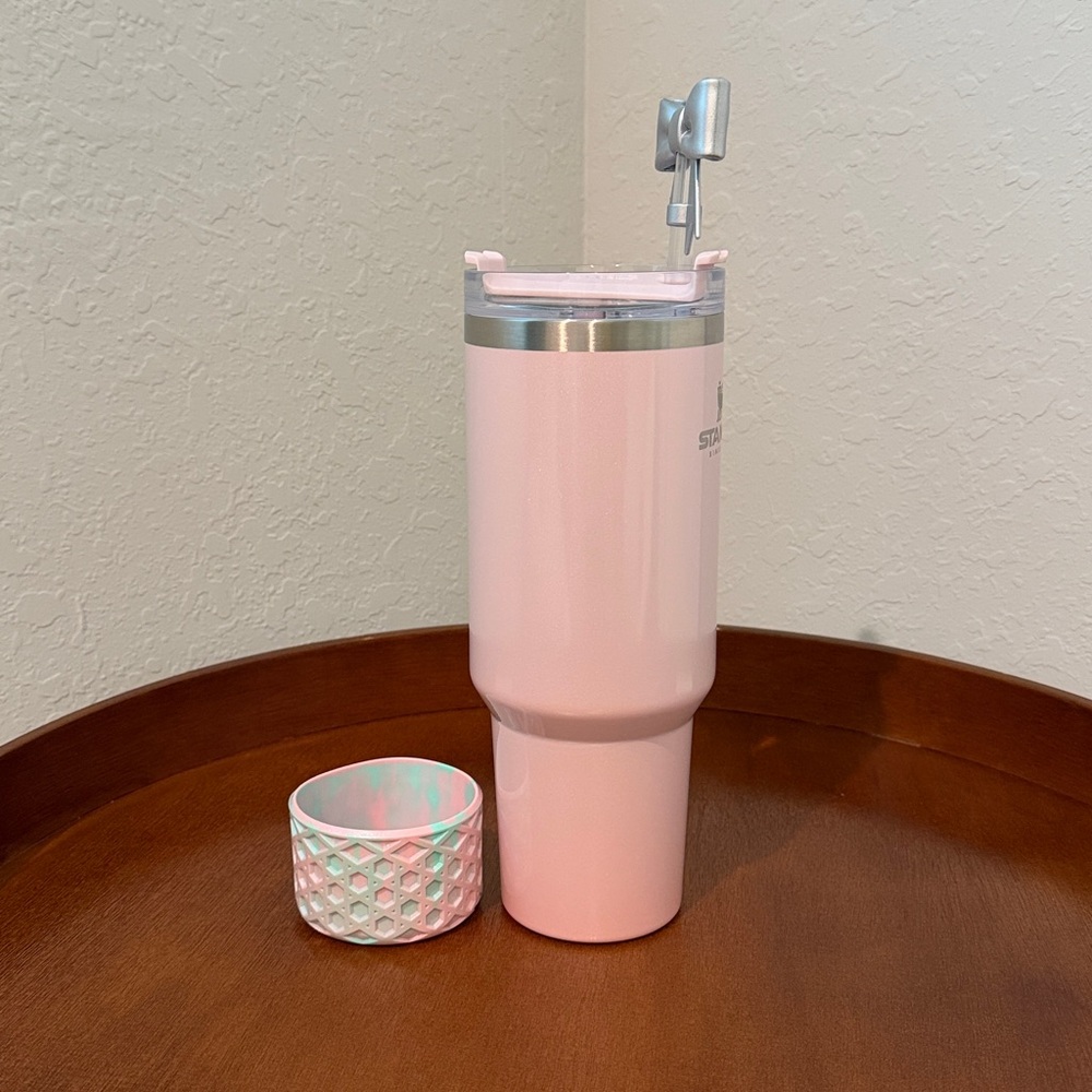 EUC OG Stanley 40oz Target Exclusive Pink Pearlescent - Picture 2 of 9